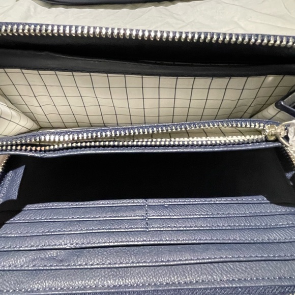 Lacoste Shoulder Bag with Wallet - Picture 5 of 9